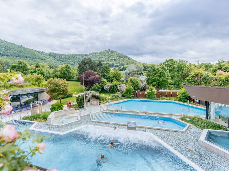 Panoramatherme Beuren - Beckenübersicht und Außenbereich