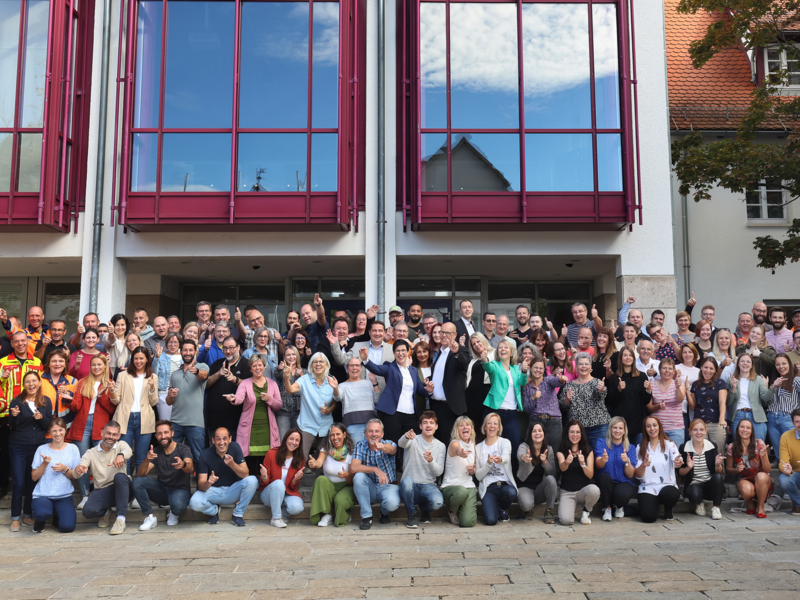 Team Metzingen vor dem Neuen Rathaus in Metzingen