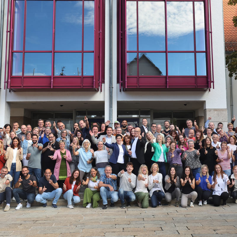 Team Metzingen vor dem Neuen Rathaus in Metzingen