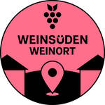 Weinsueden Weinort Logo Ein pinker Kreis mit einer Traube oben und der Aufschrift "WEINSÜDEN WEINORT" in der Mitte, darunter ein Standortmarker zwischen zwei stilisierten Gebäuden.